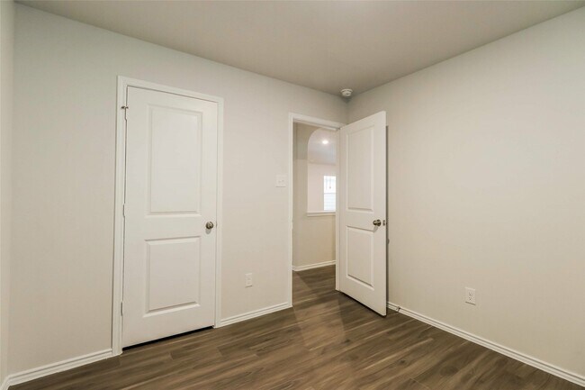 Building Photo - 2424 Copper Cyn Dr