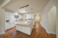 Building Photo - 4 Bedroom House