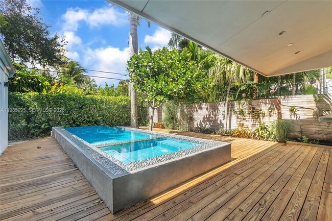 Building Photo - 776 NE 74th St