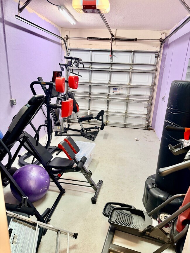 Building Photo - 400 SW 15th Dr