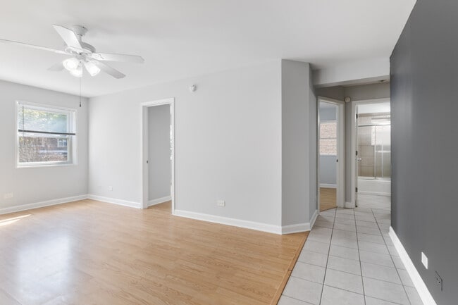 Building Photo - 6120 N Kenmore Ave