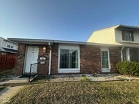Building Photo - 702 E Thompson Rd