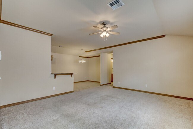 Building Photo - $500 Off First Month's Rent Move In Special!! Duplex in Yukon, Available Now!