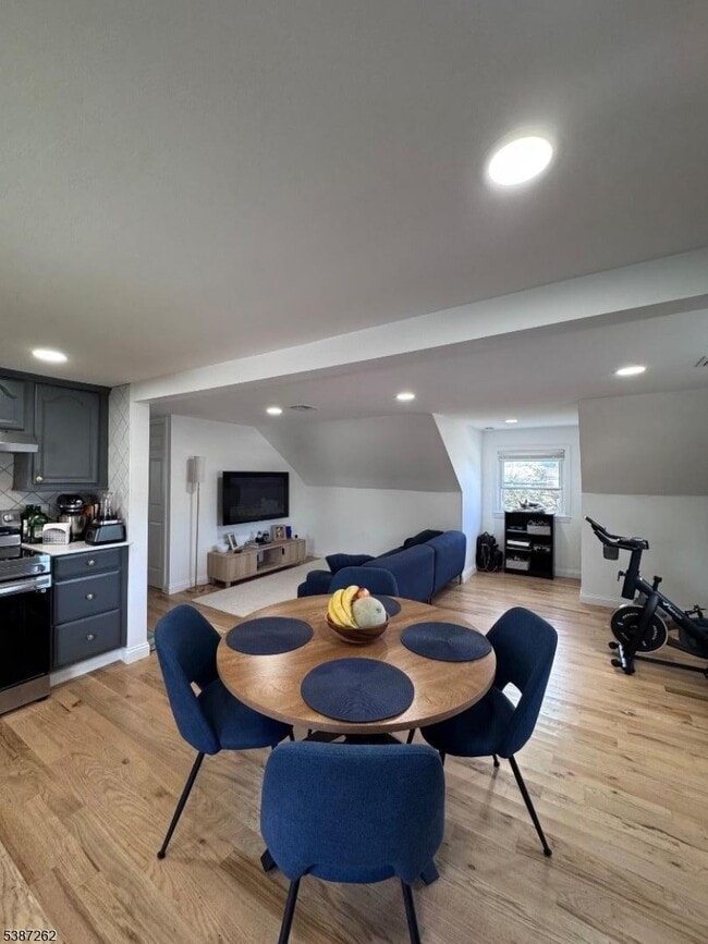 Building Photo - 1547 Lenox Pl