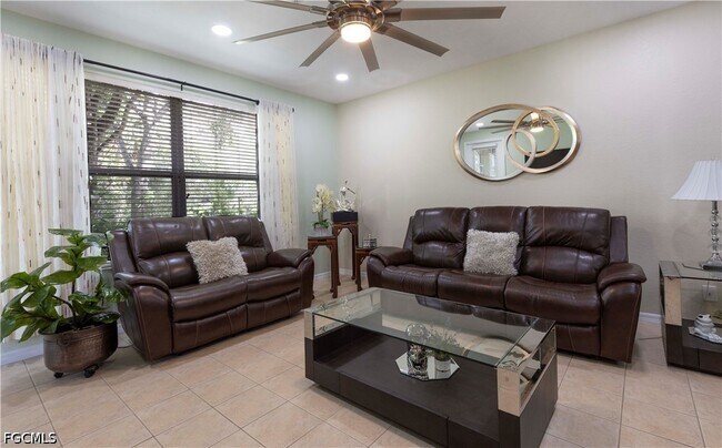 Building Photo - 3325 Antica St