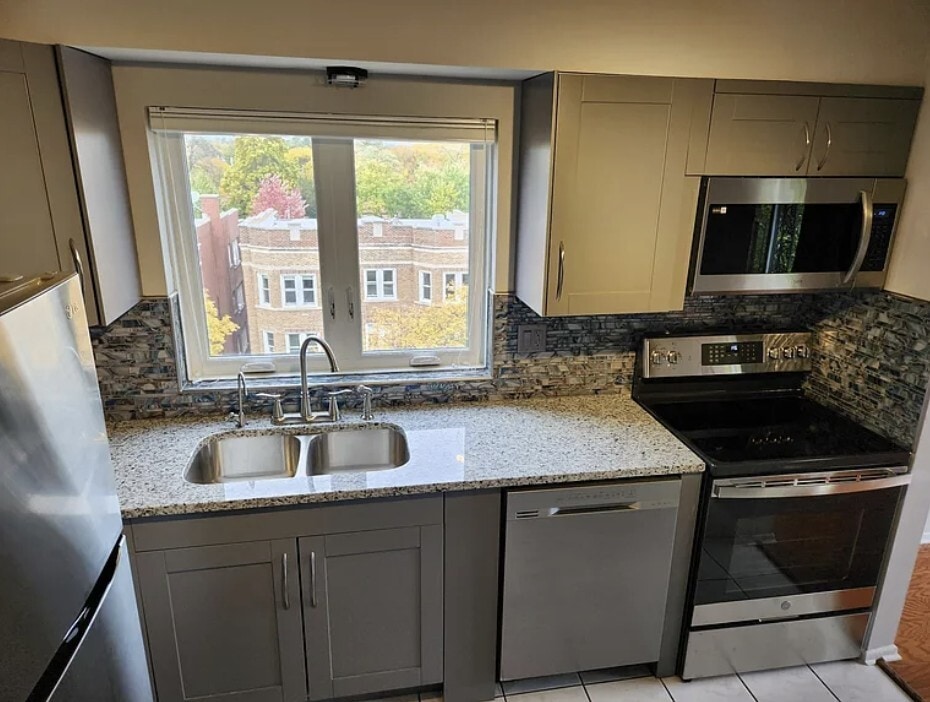 Kitchen sink area looking north - 434 Clinton Pl