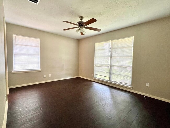 Building Photo - 5767 Flamingo Dr