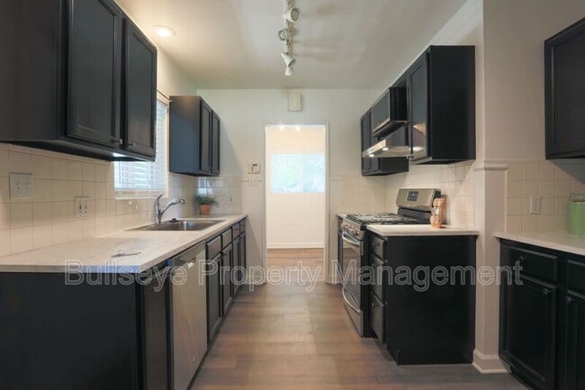 Building Photo - 3137 N 20th Pl
