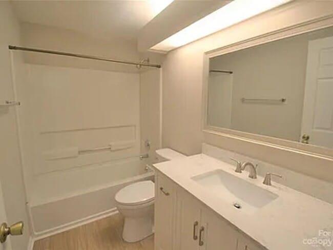 Building Photo - Updated 2 Bed, 2.5 Bath Townhome in Charlotte