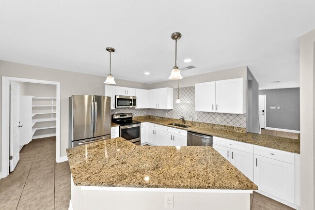 Building Photo - Spacious & Thoughtfully Updated 4-Bedroom ...