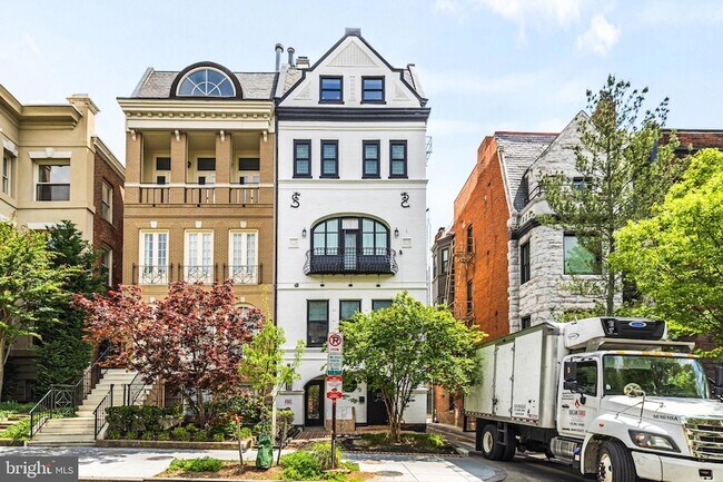 Building Photo - 1709 21st St NW