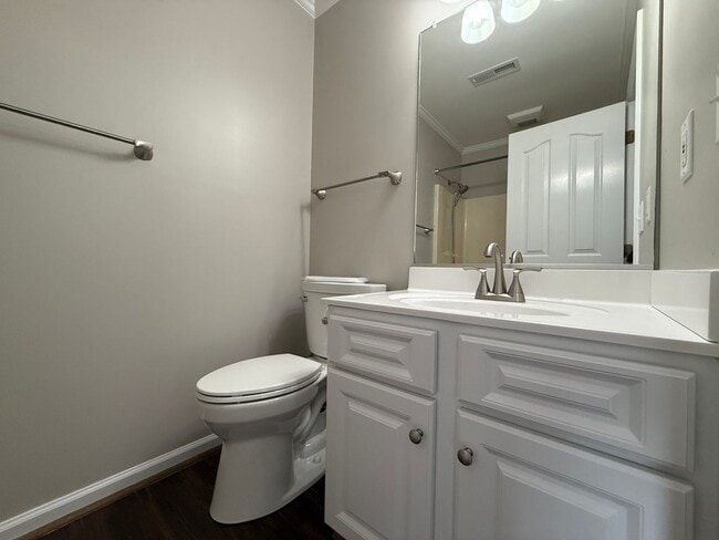 Building Photo - 815 Meadowstone Dr