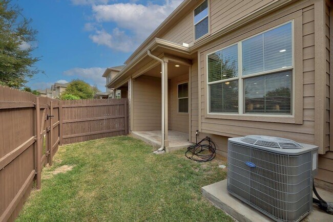 Building Photo - 2880 Donnell Dr