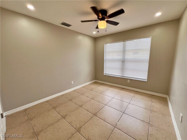 Building Photo - 3637 Country Club Blvd
