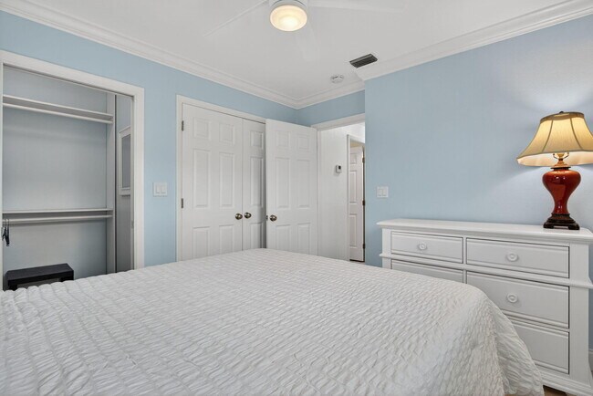 Building Photo - 3207 Marine Dr