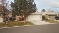 Building Photo - 2 bedroom 2 bath home, 2 car garage, in So...