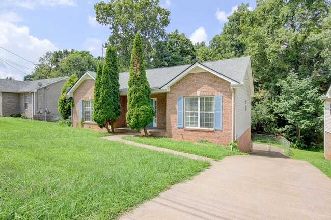 Building Photo - 3 bed 2 bath w sweet basement.  Go