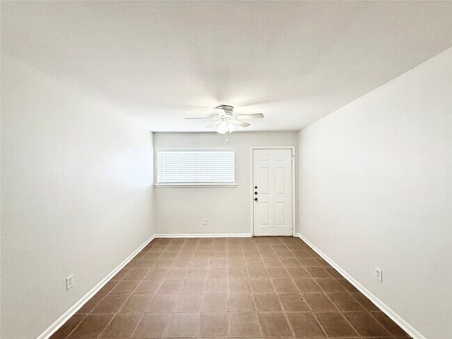 Building Photo - 1141 N Durham Dr