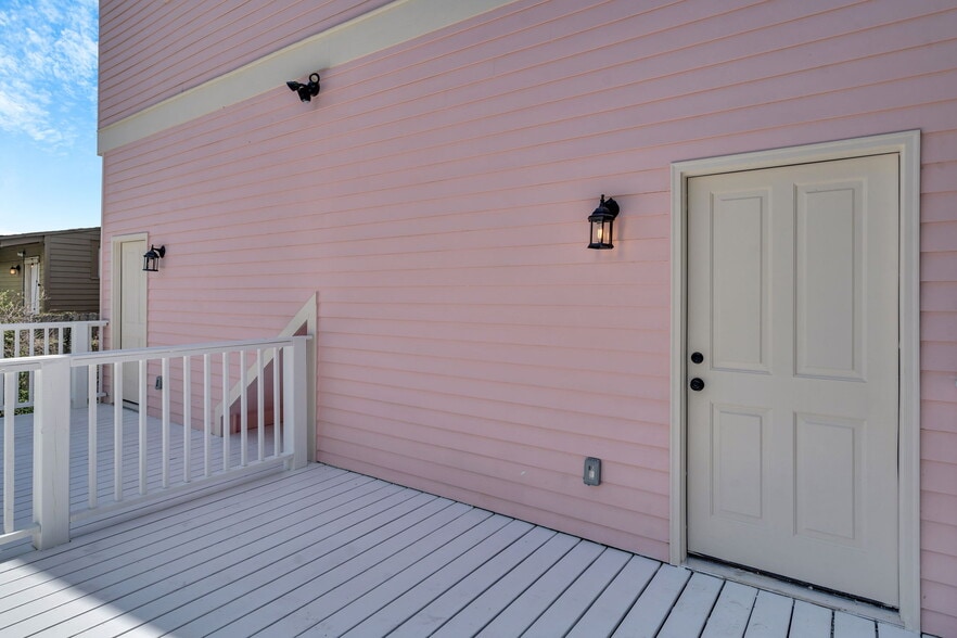 Building Photo - 3025 Saint Claude Ave
