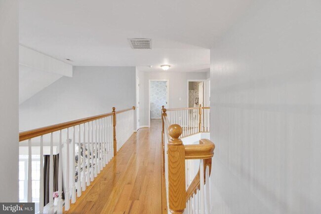 Building Photo - 7420 Mayflower Ct