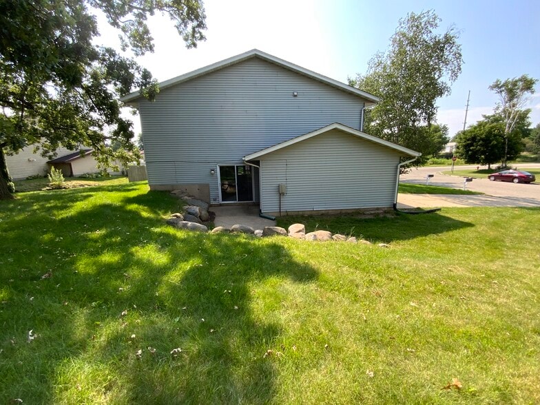 Building Photo - 2703 Norwich St