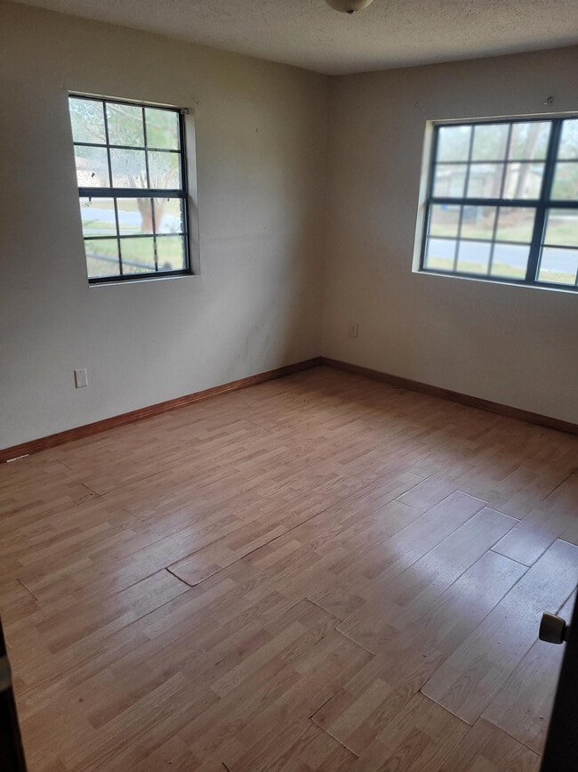 Building Photo - 2907 W Park Dr