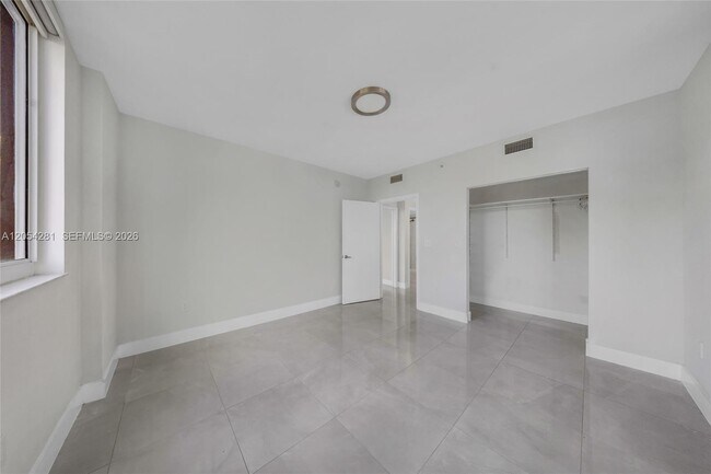 Building Photo - 2775 NE 187th St