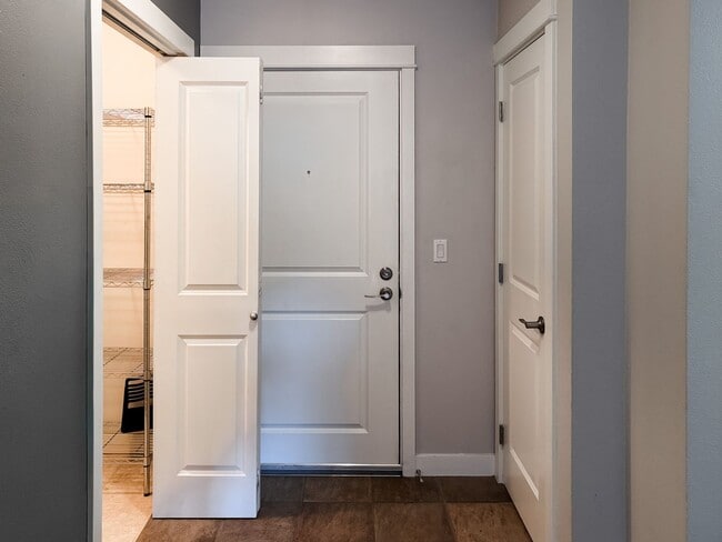 Building Photo - 1Bd/1Ba Seattle Condo