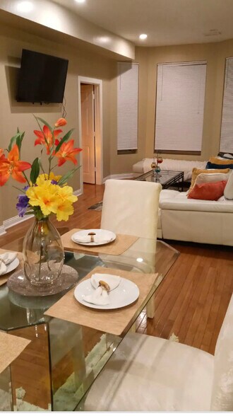 Building Photo - 6630 S Ingleside Ave