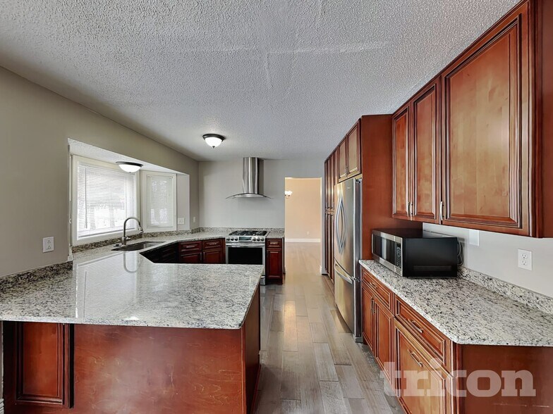 Building Photo - 11893 Dunhill Rd