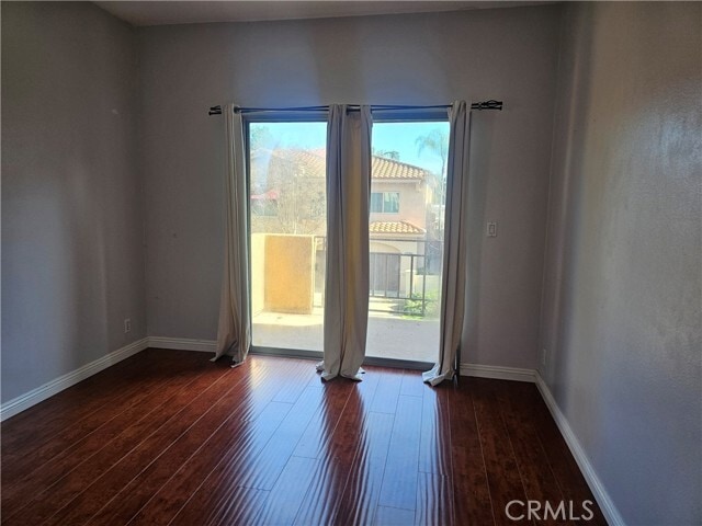 Building Photo - 2074 Lakeshore Dr