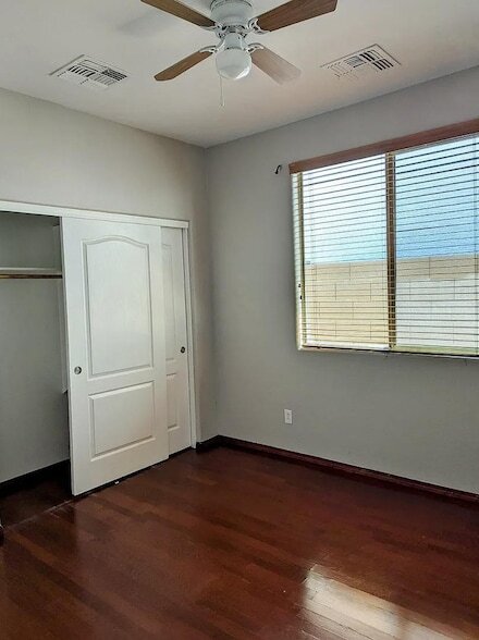 Building Photo - 4937 W Desert Ln