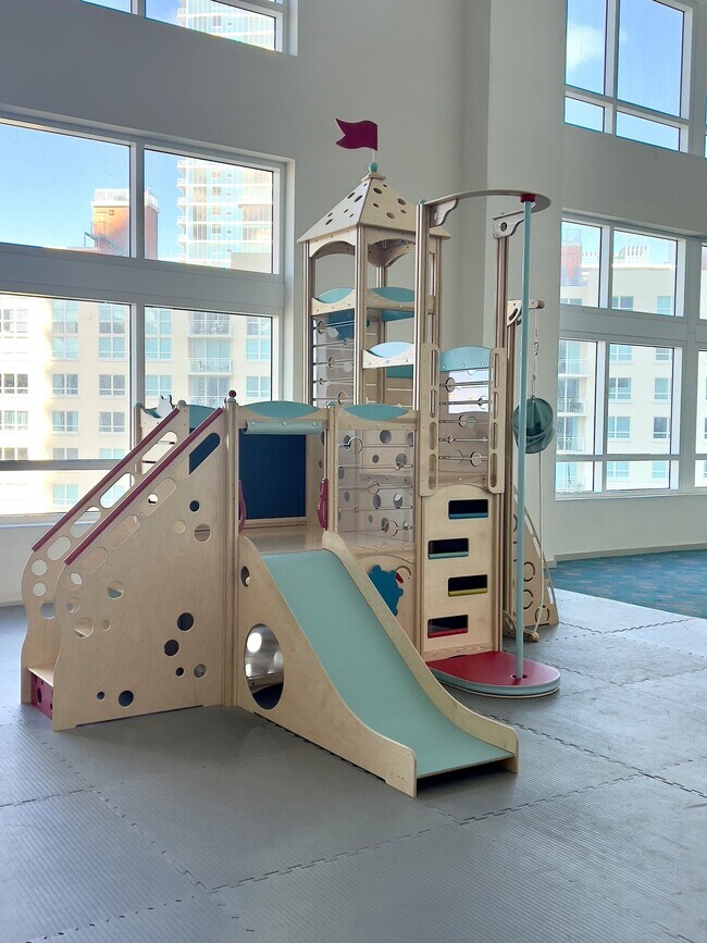 Building Photo - 1900 N Bayshore Dr