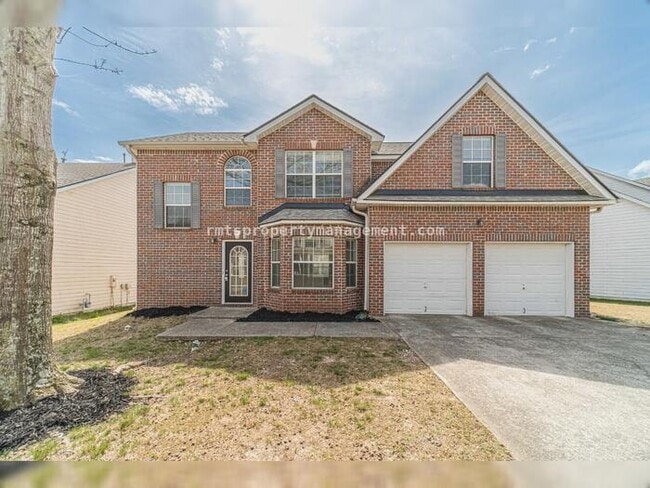 Building Photo - Spacious 4 bedroom 2.5 bath