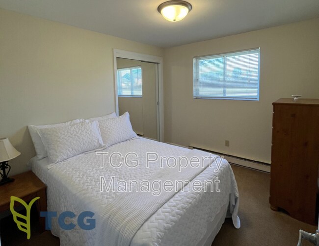 Building Photo - 1444 State Street