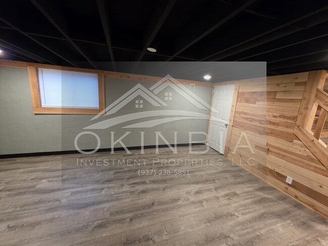 Building Photo - 1038 Rossiter Dr