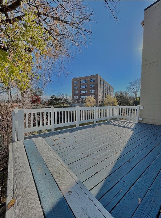 Building Photo - Summit