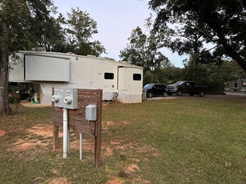Primary Photo - 11947 Woodland Ave