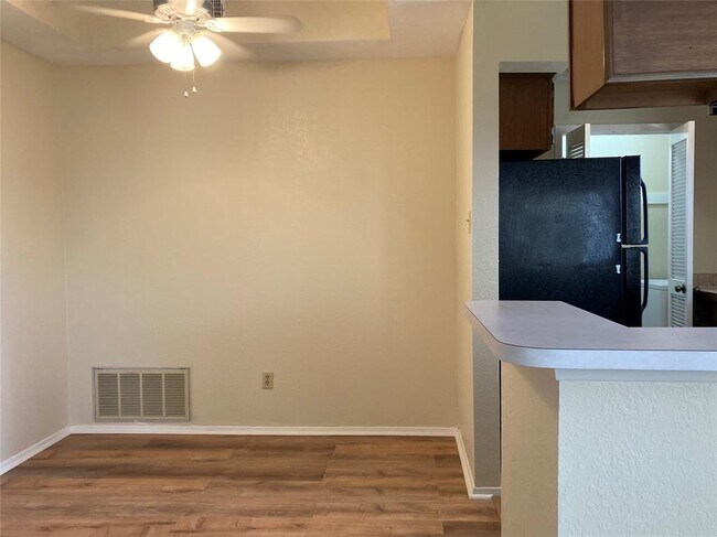 Building Photo - 3100 Devonshire Dr