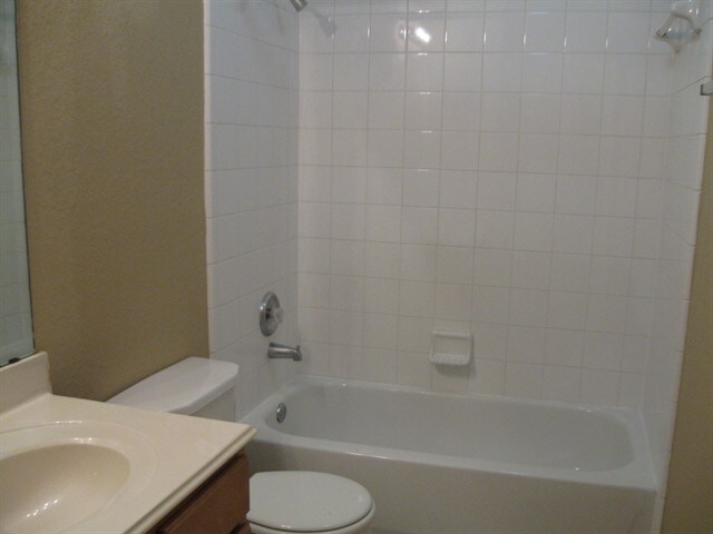 Building Photo - 5123 Chase Park Gate St