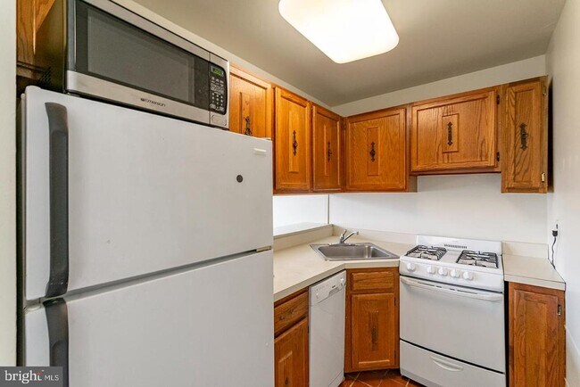 Building Photo - 830 South St