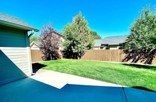 Building Photo - 4 bedroom PLUS office or 5th bedroom in NW Meridian Avail Mid August