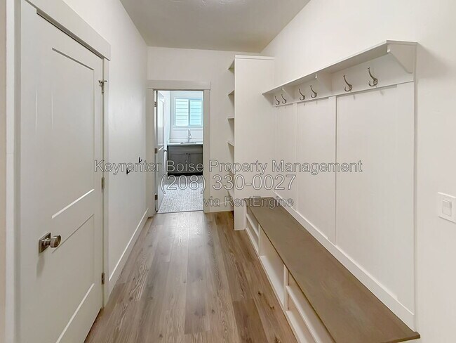Building Photo - 1440 W Cerulean St