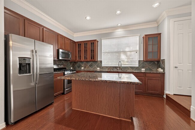 Building Photo - 3308 Clearview Cir