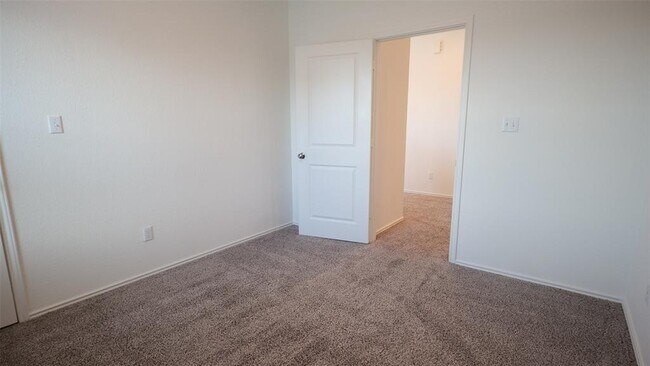 Building Photo - 1321 Weatherford Ln
