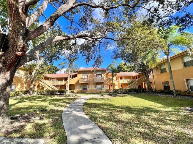 Building Photo - 4855 Via Palm Lakes