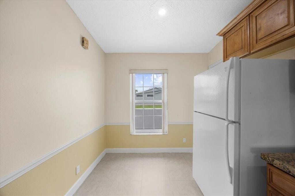 Building Photo - 5540 Lakewood Cir S