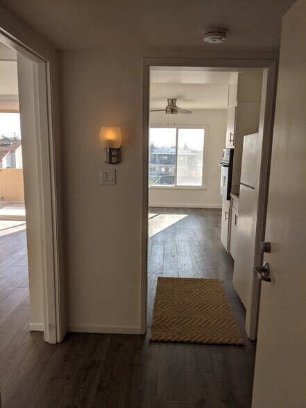 Building Photo - 330 Vernon St