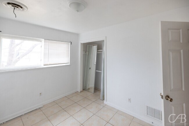 Building Photo - 2902 Bennett Dr