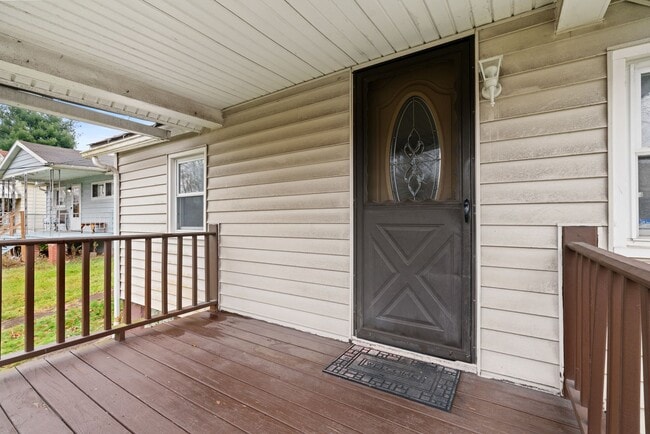 Building Photo - BLACK FRIDAY DEAL! SCORE 50% OFF 1ST MONTH'S RENT IF SIGNED BY NOV. 28! Beautiful 1 Bedroom home ...